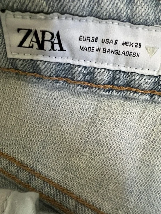 Zara Mid Rise Ripped Short - Picture 3 of 3